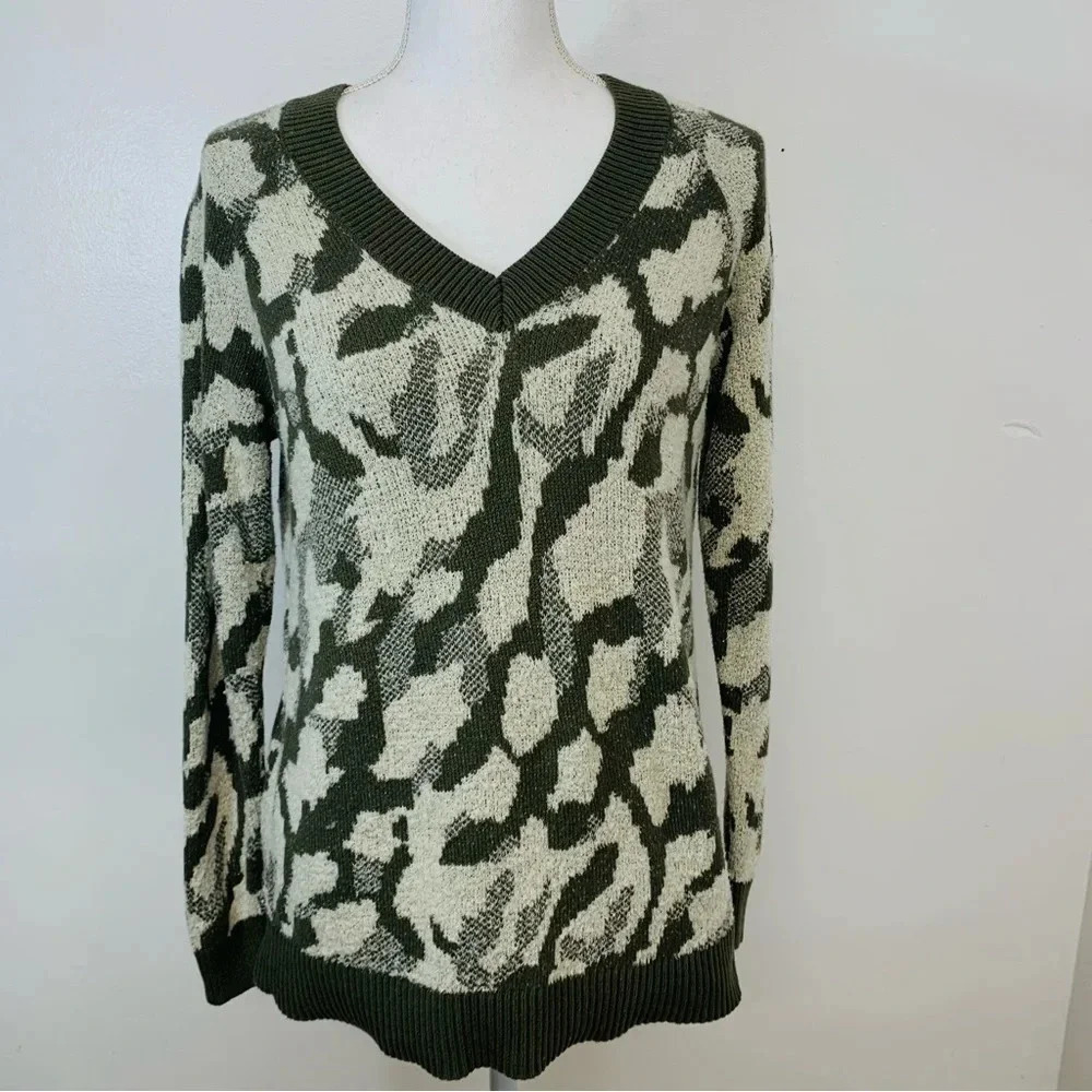 Caslon Sweater Woman Small  V‎ Neck Long Sleeve Green Camouflage Casual Workwear